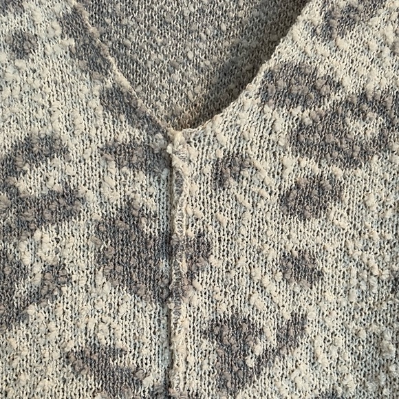 Knox Rose Leopard Print V-neck Sweater Cream Gray Small - Picture 5 of 11